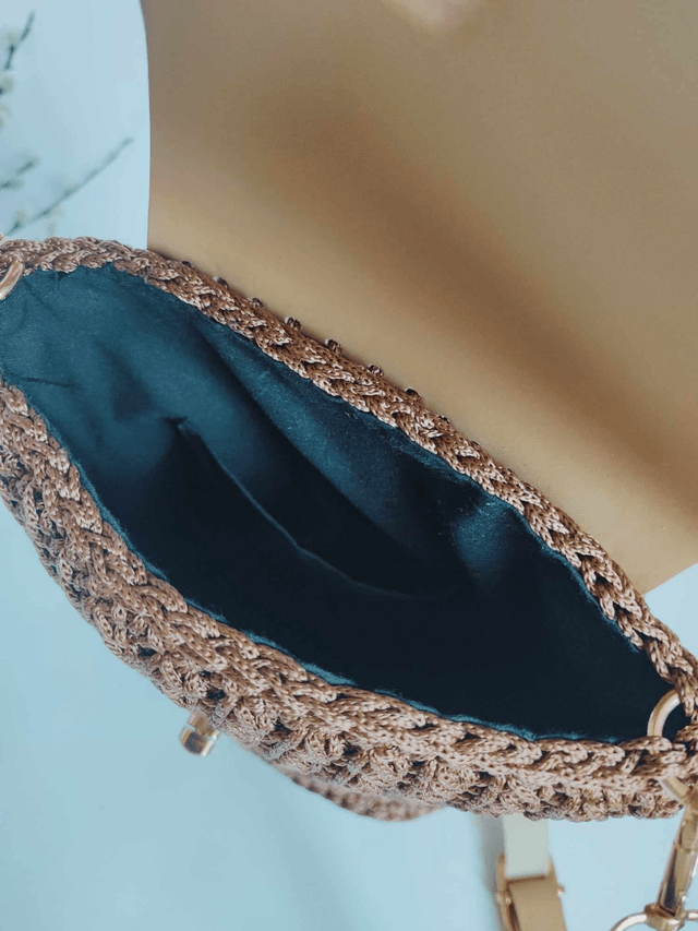 Adorable sac à bandoulière en crochet Nina. Accessoire unique en crochet, touche dorée