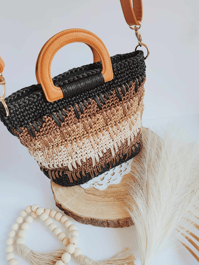 Sac Siena Élégant, original et Moderne en tons noir, marron et beige avec détails en cuir  synthétique