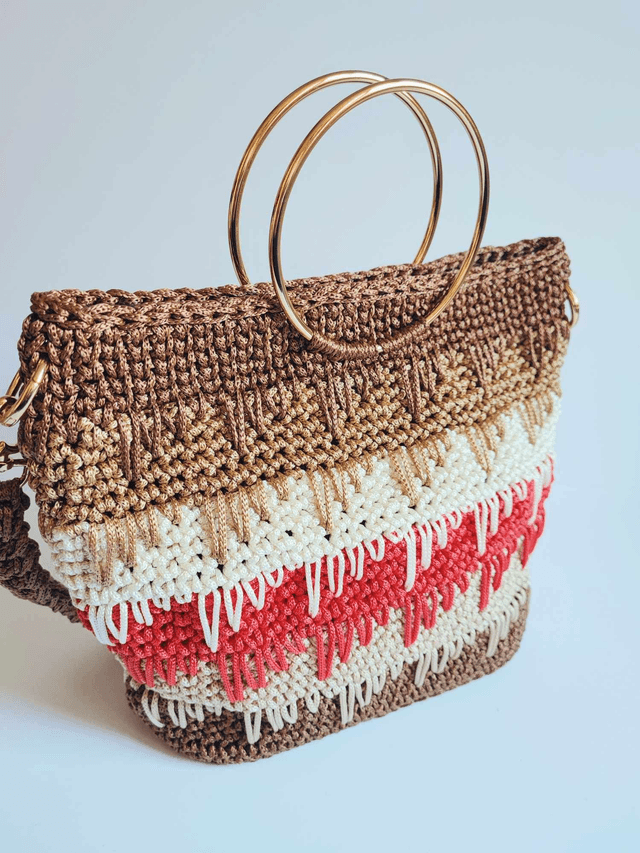 Sac Siena – Élégant, original et moderne en tons rouge profond, marron et beige, avec détails en métal doré