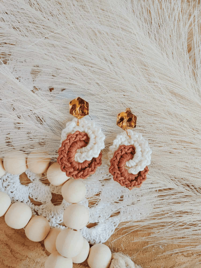 Boucles d'oreilles au crochet Infini. Boucles d'oreilles pendantes en acier inoxydable et coton pour femme