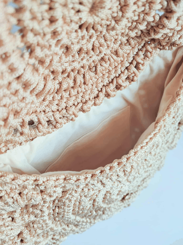 Sac Luma en crochet fait main – style bohème avec franges, anse en cuir et fermeture magnétique 