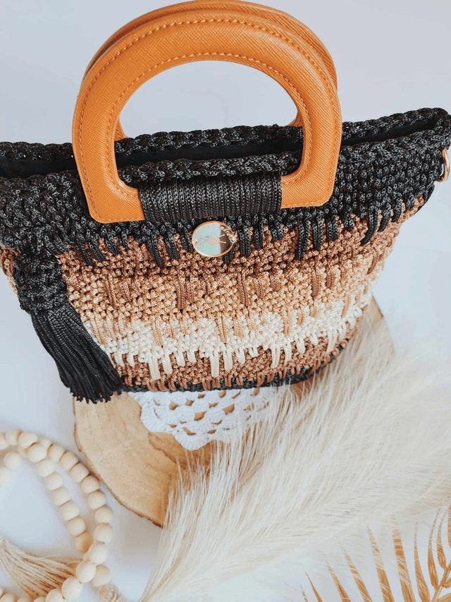 Sac Siena Élégant, original et Moderne en tons noir, marron et beige avec détails en cuir  synthétique