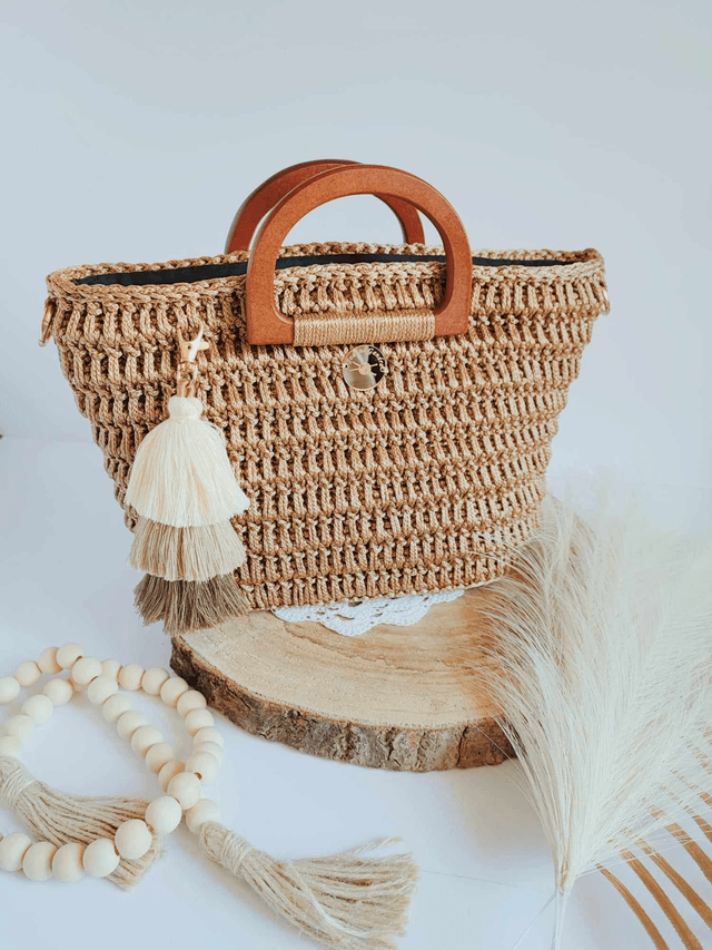 Sac Valentina Grand Modèle – Élégant avec Poignée en Bois et Cuir, Détail Pompom