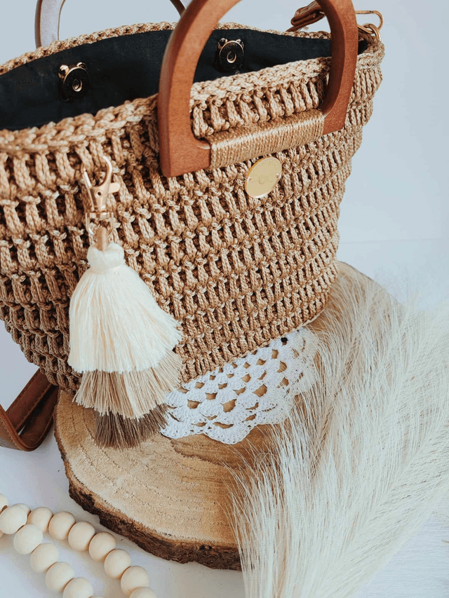 Sac Valentina Grand Modèle – Élégant avec Poignée en Bois et Cuir, Détail Pompom