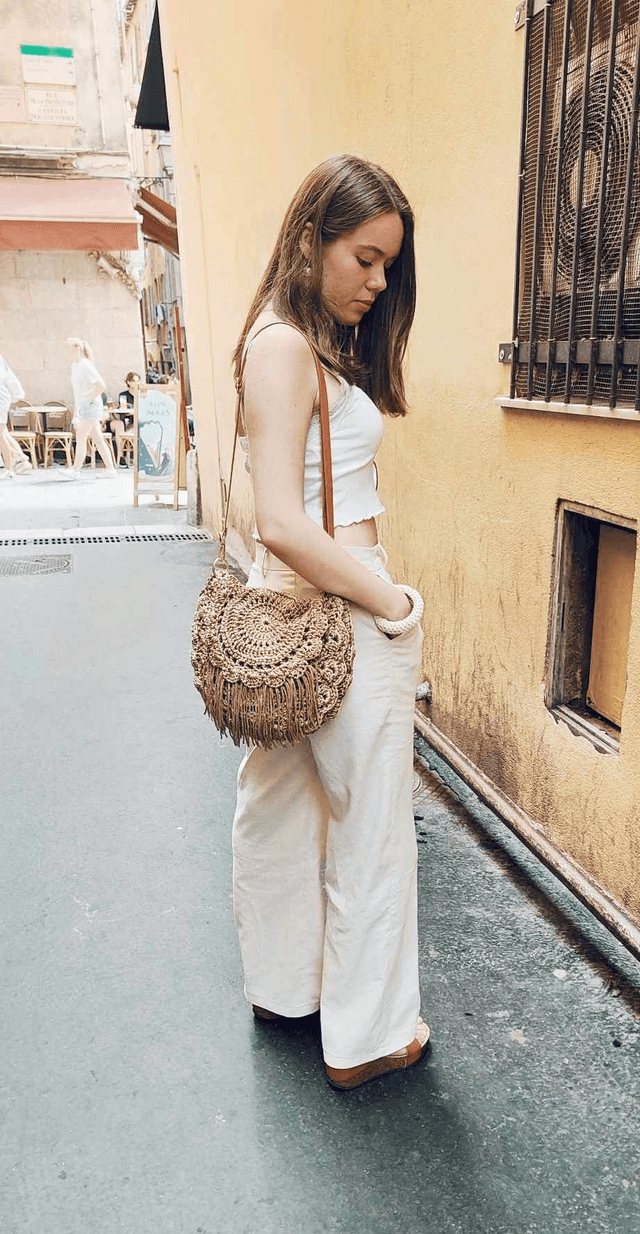 Sac Luma en crochet fait main – style bohème avec franges, anse caramel et fermeture magnétique