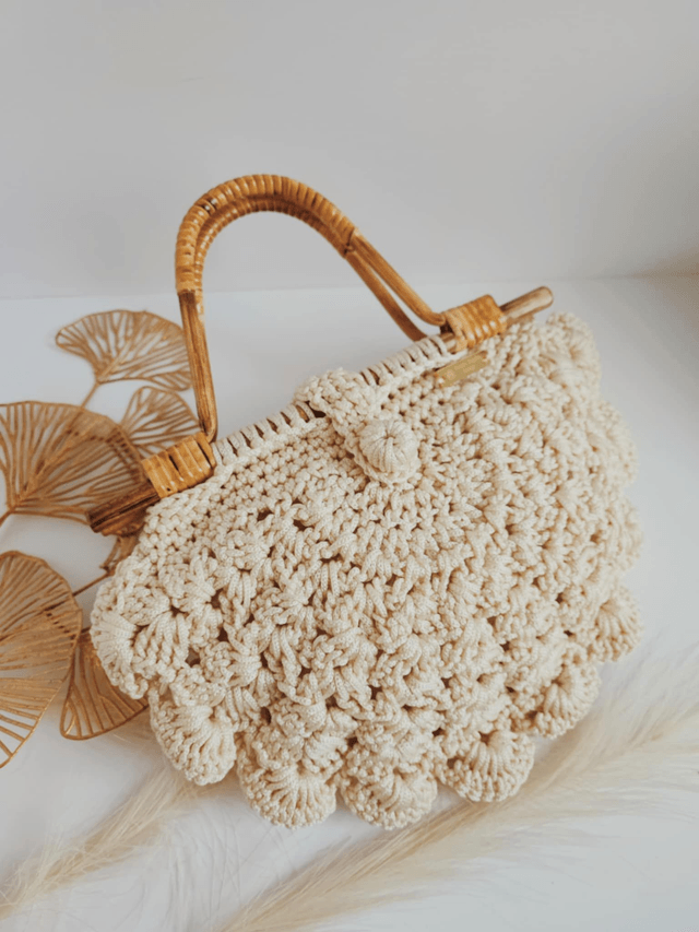 Sac Dalia – Élégance bohème en crochet fait main avec anses en bambou