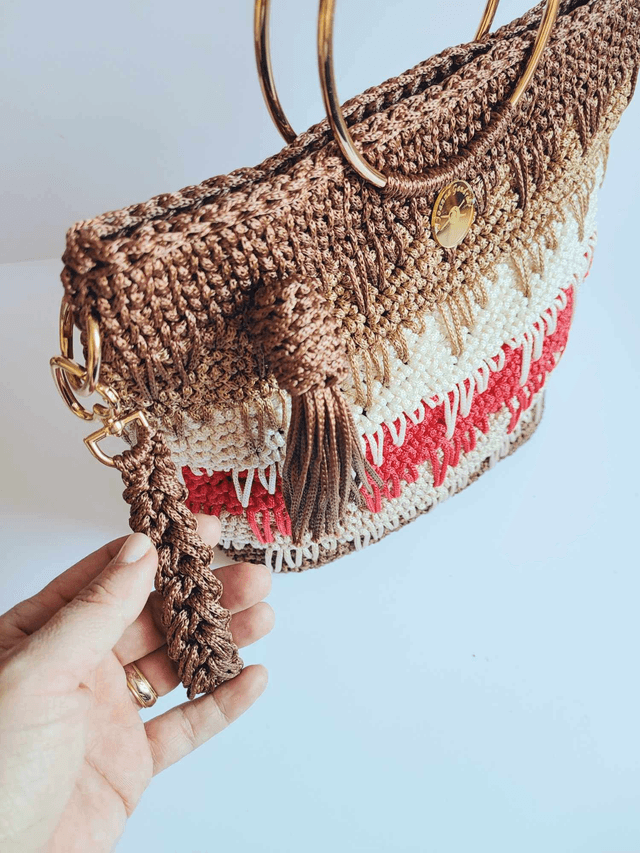 Sac Siena – Élégant, original et moderne en tons rouge profond, marron et beige, avec détails en métal doré
