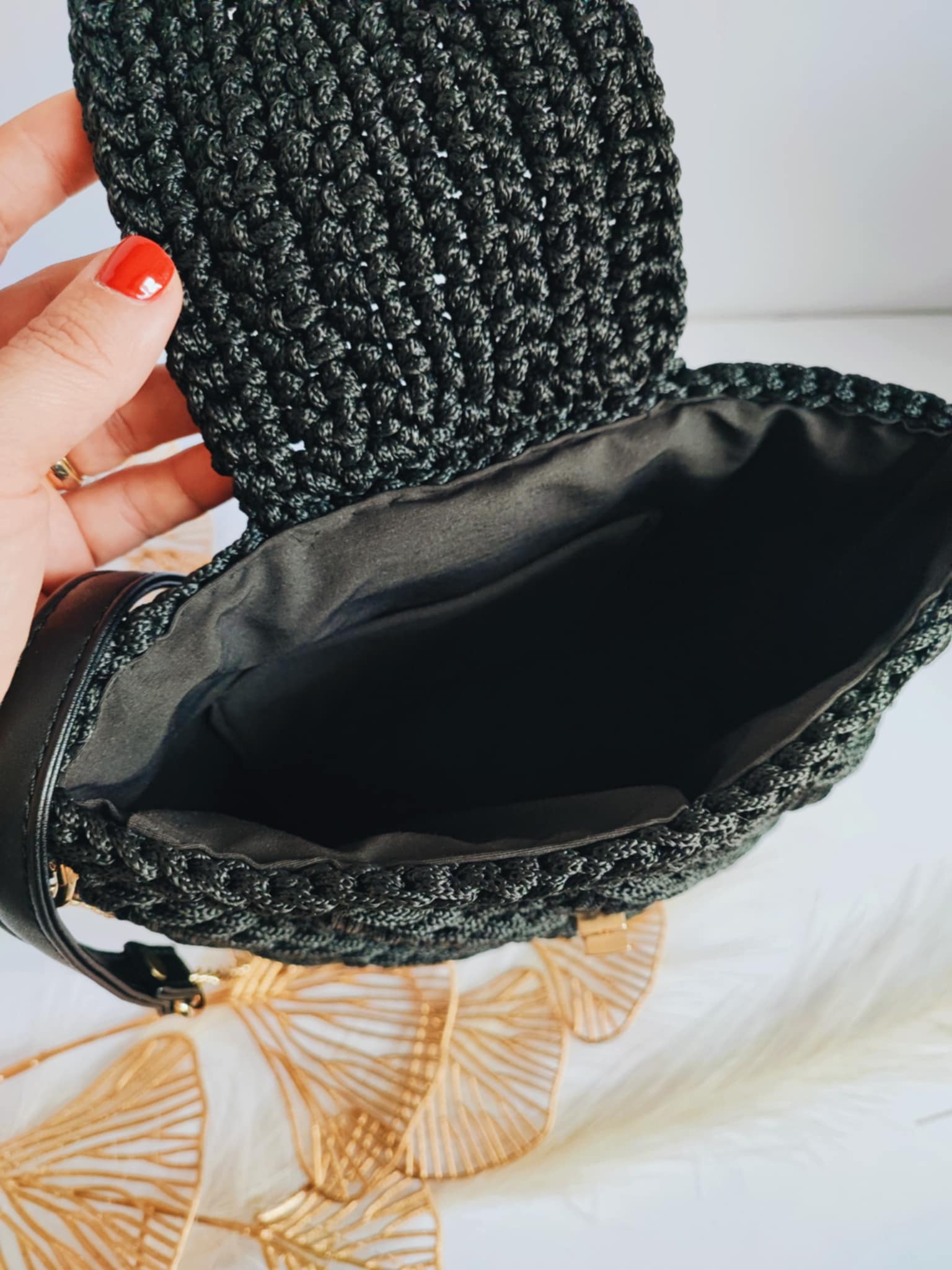 Olivia – Sac bandoulière crochet & cuir noir