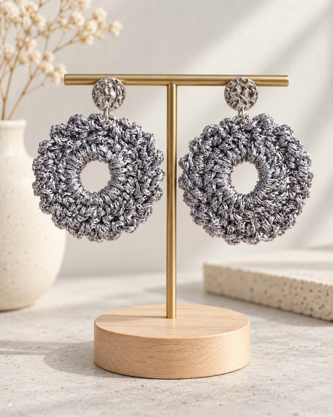 Boucles d’oreilles en crochet Aura – Argenté, fait main