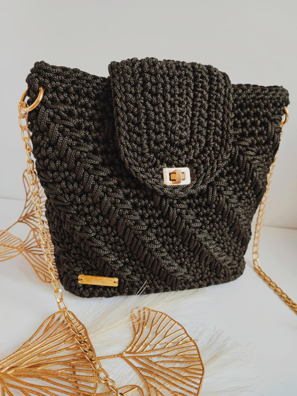 Olivia – Sac bandoulière crochet & cuir noir