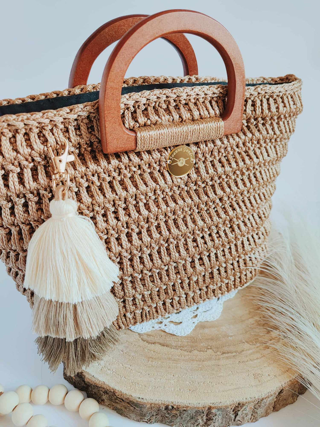 Sac Valentina Grand Modèle – Élégance bohème en crochet beige doré avec poignées bois et cuir