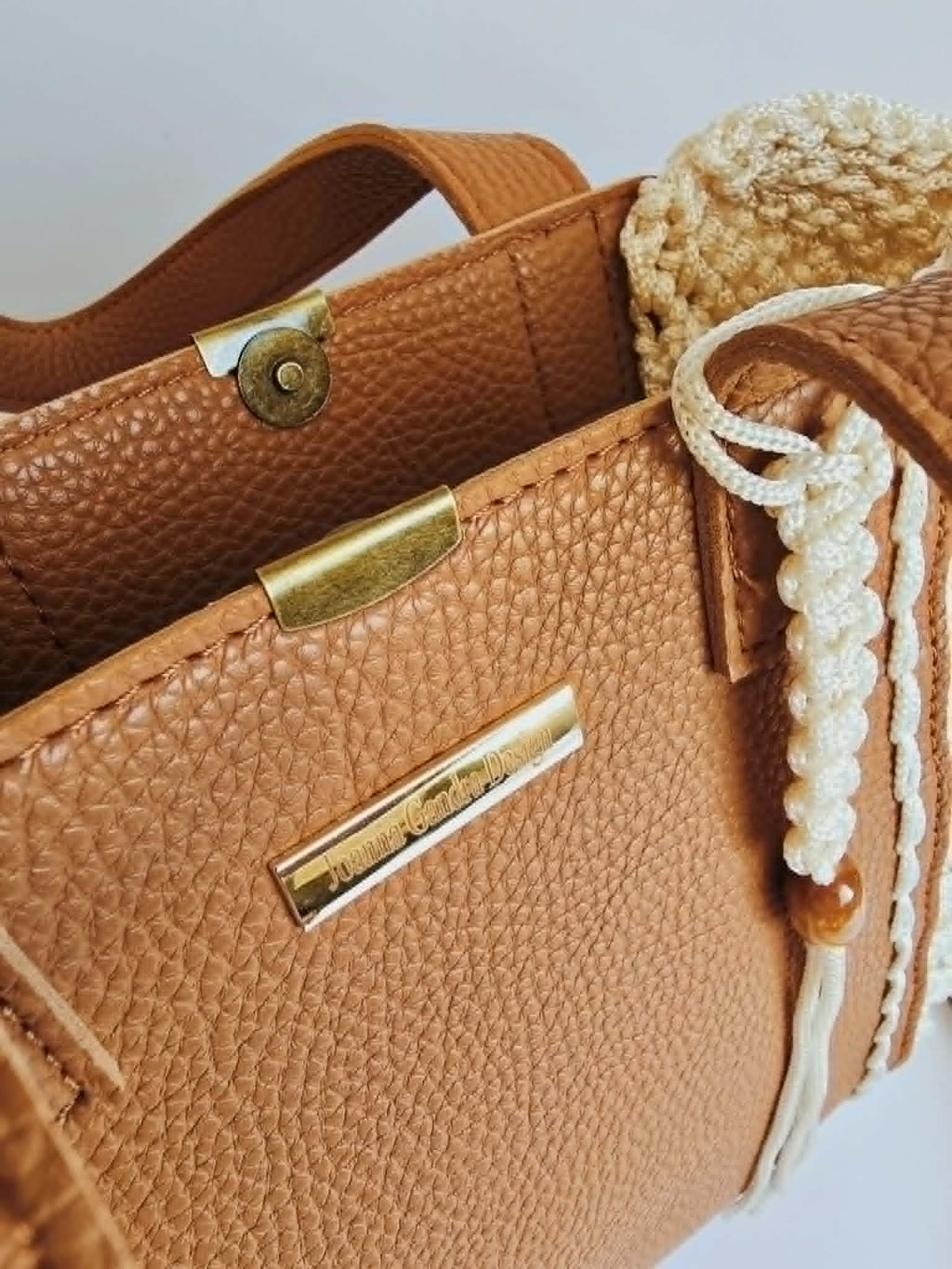 Alba – Sac bandoulière en crochet & cuir