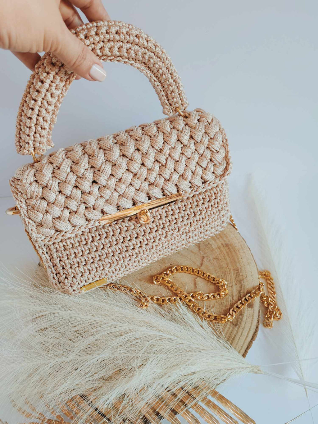 Sac Charlotte – Élégance intemporelle en crochet beige rosé et doré – Fait main