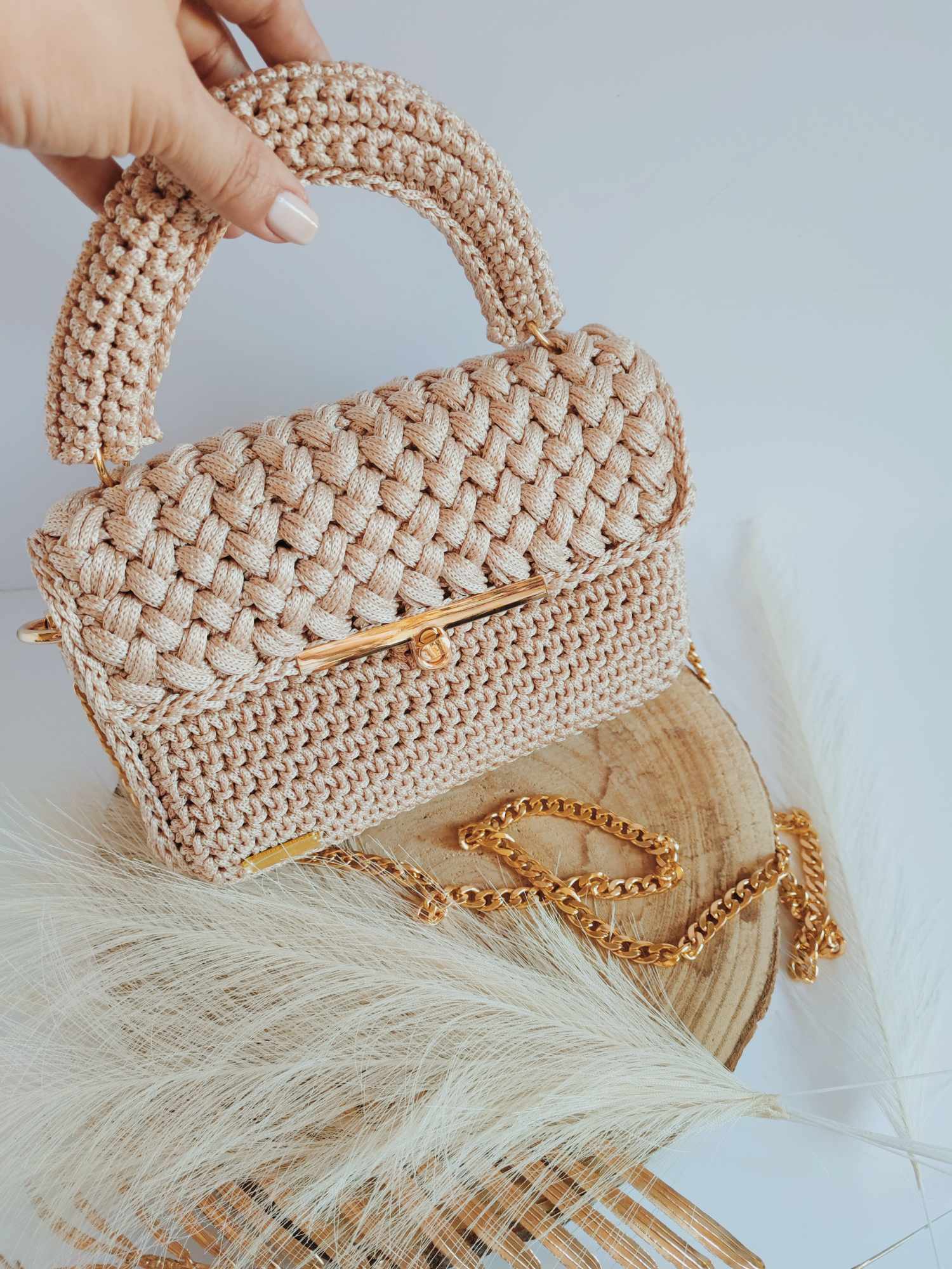 Sac Charlotte – Élégance intemporelle en crochet beige rosé et doré – Fait main