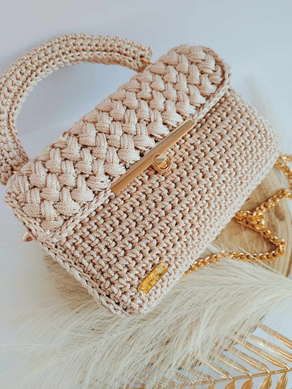 Sac Charlotte – Élégance intemporelle en crochet beige rosé et doré – Fait main