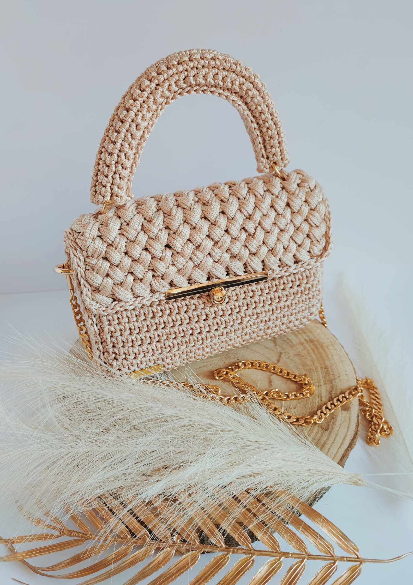 Sac Charlotte – Élégance intemporelle en crochet beige rosé et doré – Fait main