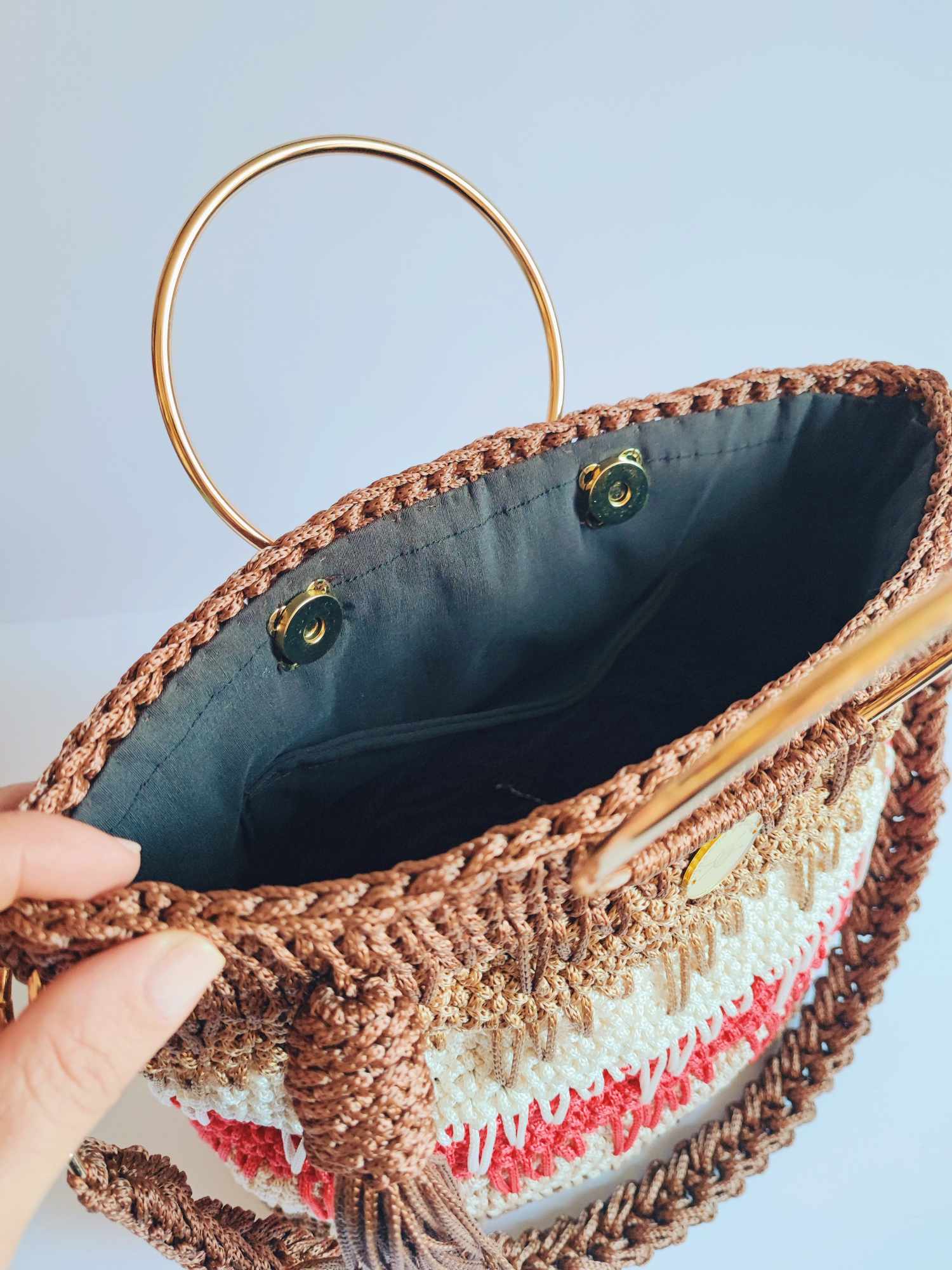 Sac Siena – sac à main crocheté à la main, aux nuances terre, rouge et or