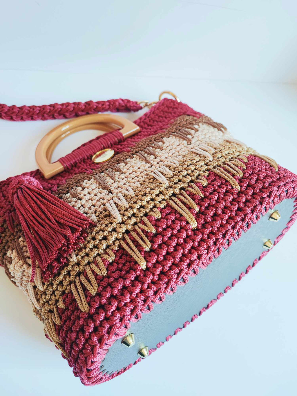 Sac Siena – sac à main crocheté à la main, tons bordeaux, magenta et beige avec anses rigides en acrylique beige