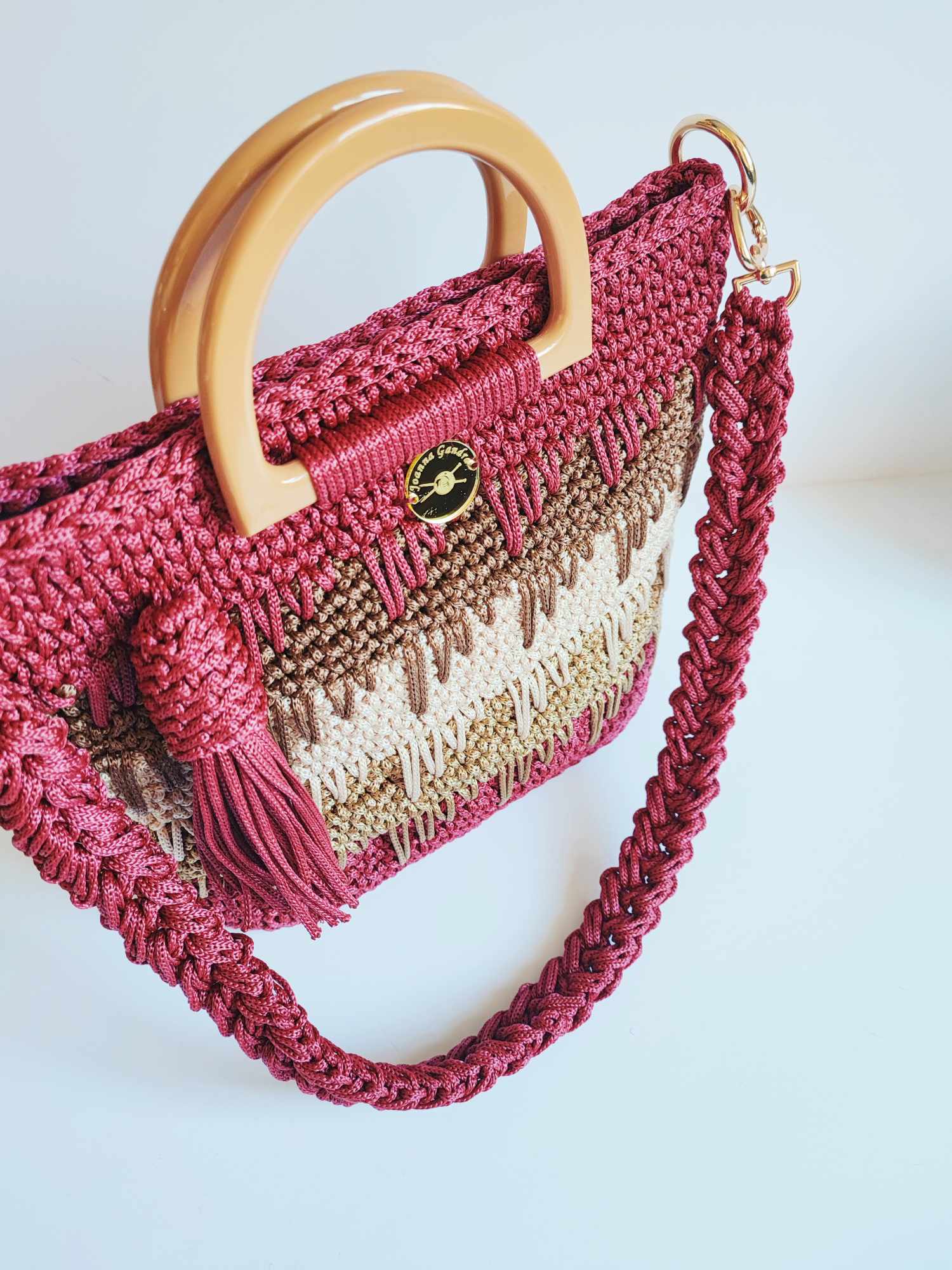 Sac Siena – sac à main crocheté à la main, tons bordeaux, magenta et beige avec anses rigides en acrylique beige