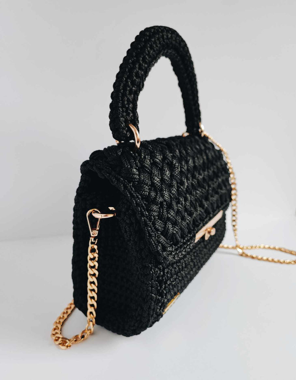 Sac Charlotte – Élégance audacieuse en crochet noir et doré – Fait main