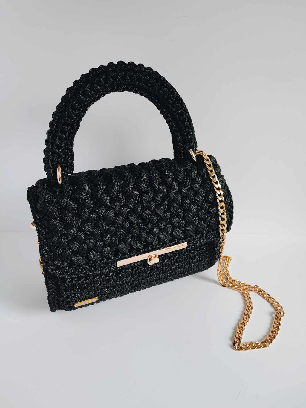 Sac Charlotte – Élégance audacieuse en crochet noir et doré – Fait main