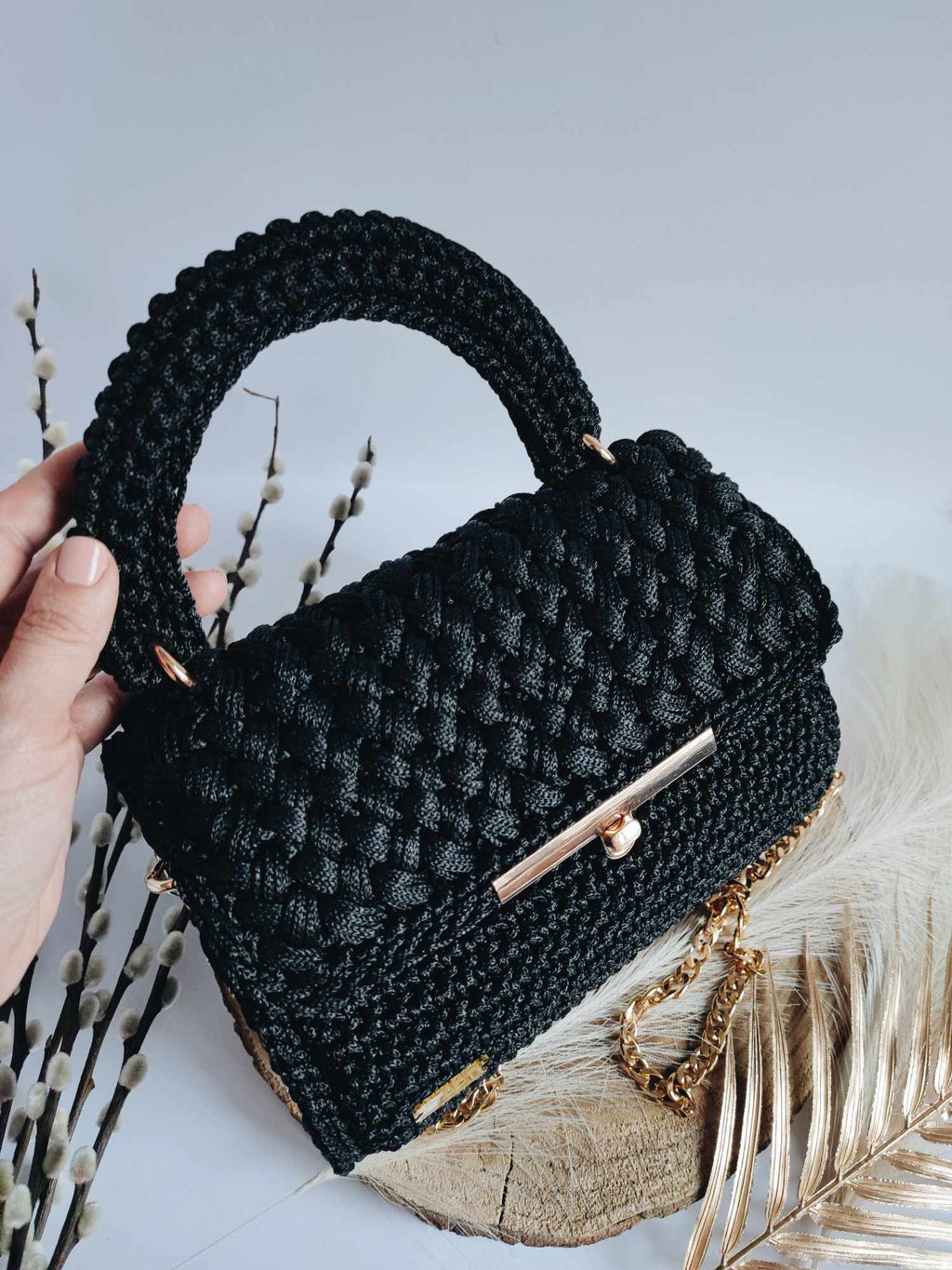 Sac Charlotte – Élégance audacieuse en crochet noir et doré – Fait main
