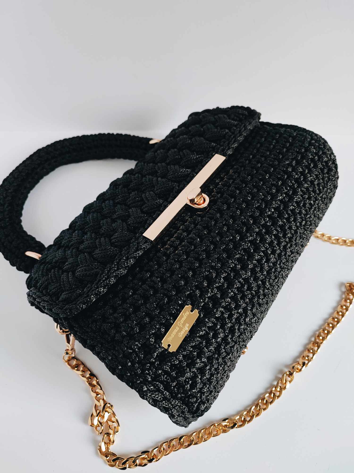Sac Charlotte – Élégance audacieuse en crochet noir et doré – Fait main