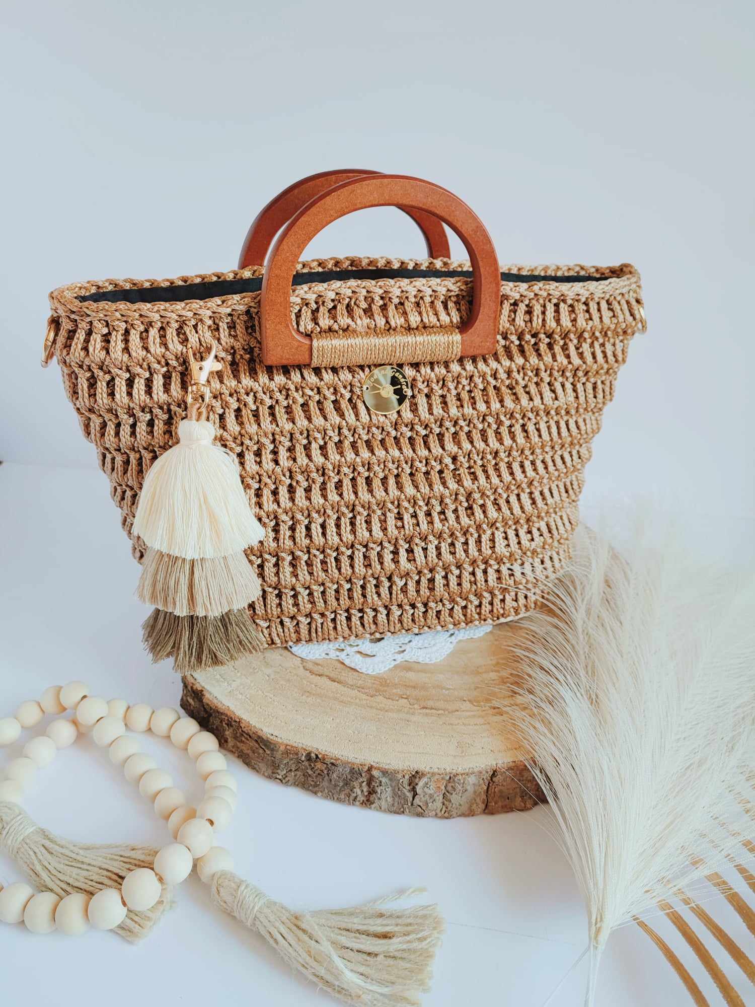 Sac Valentina Grand Modèle – Élégance bohème en crochet beige doré avec poignées bois et cuir