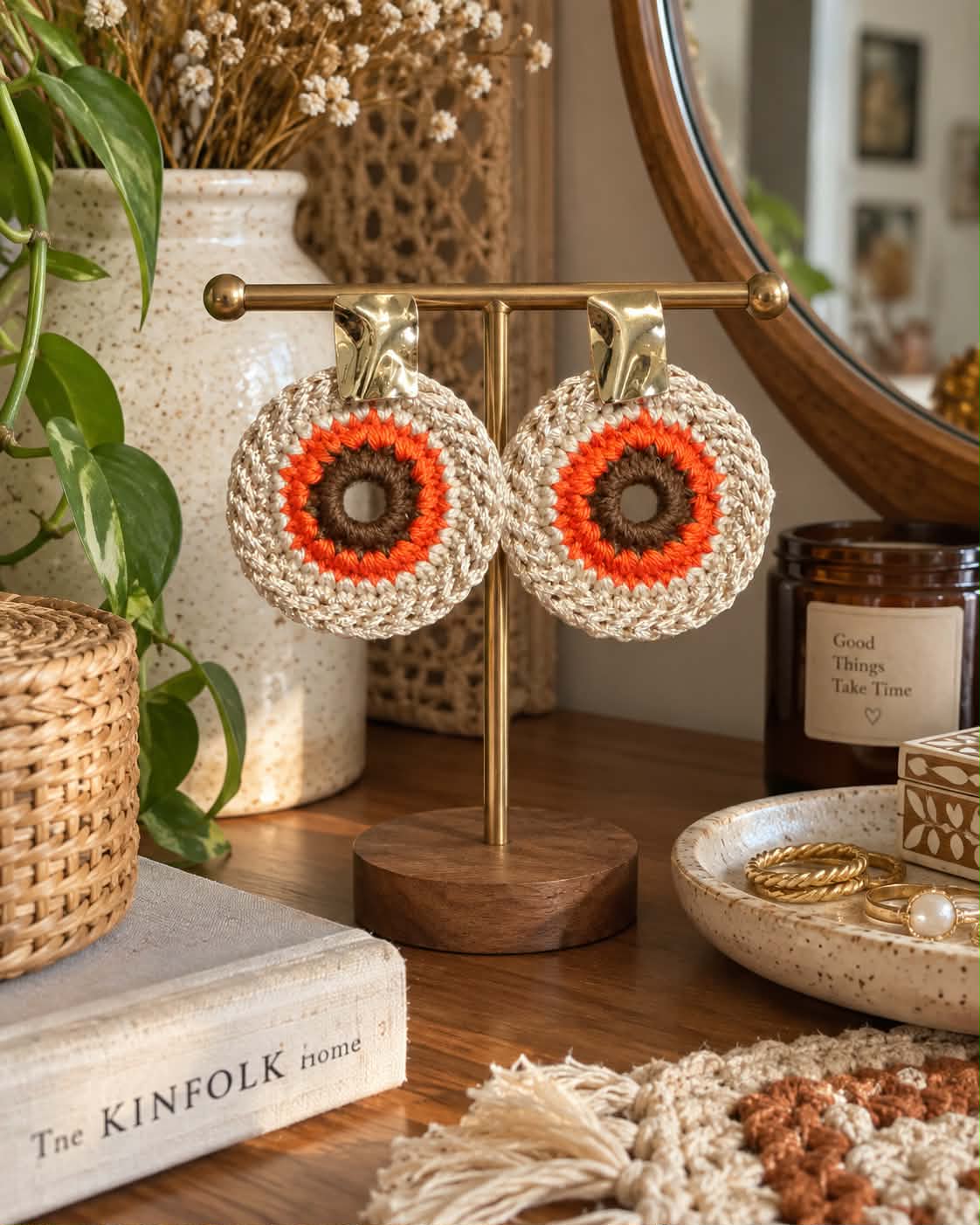 Boucles d’oreilles en crochet Nara – Marron, orange & doré, fait main