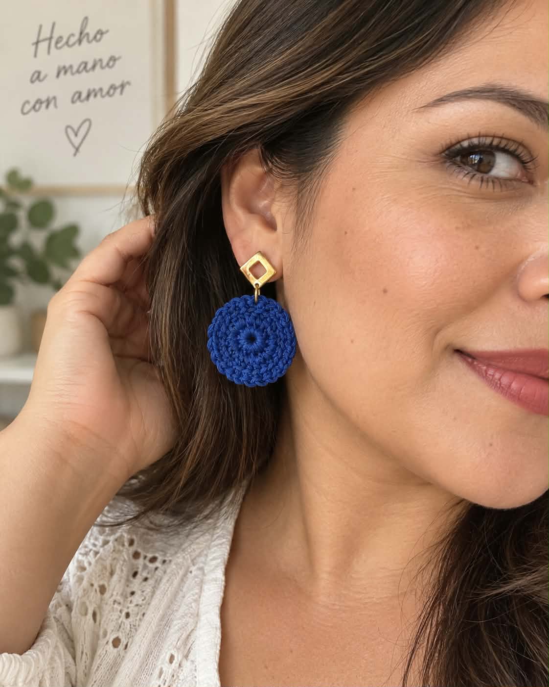 Boucles d’oreilles en crochet Lou – Bleu marine, fait main