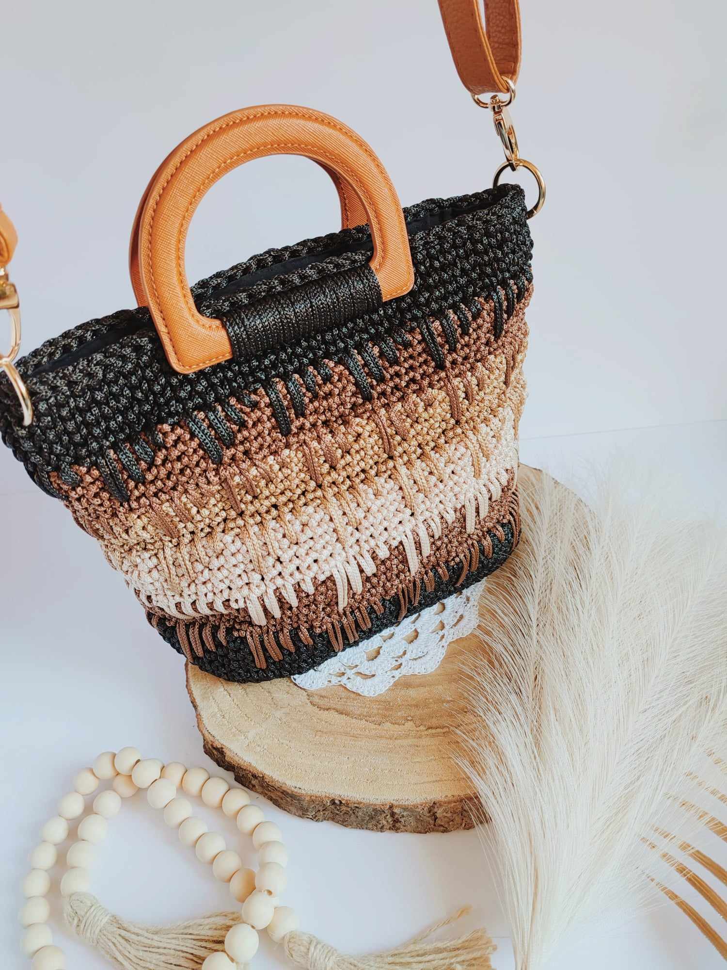 Sac Siena – sac à main crocheté à la main, tons noir, marron et beige avec anses en cuir végan