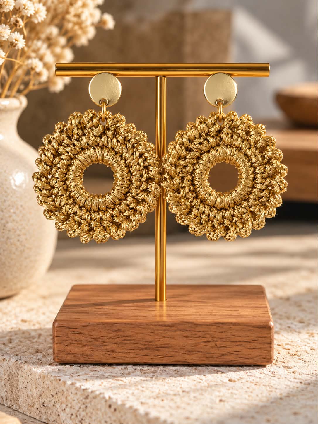 Boucles d’oreilles en crochet Aura – Doré, fait main