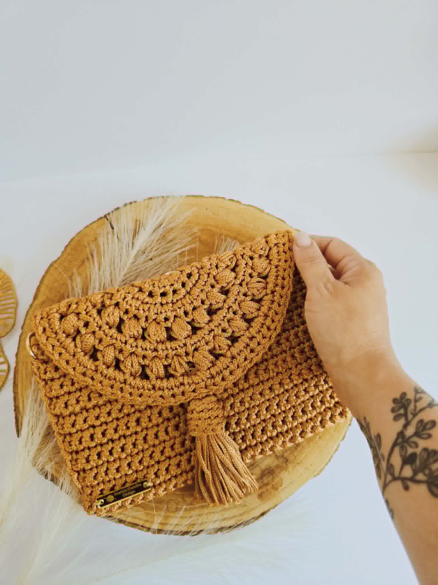 Maya – Sac crochet bohème chic à pompon