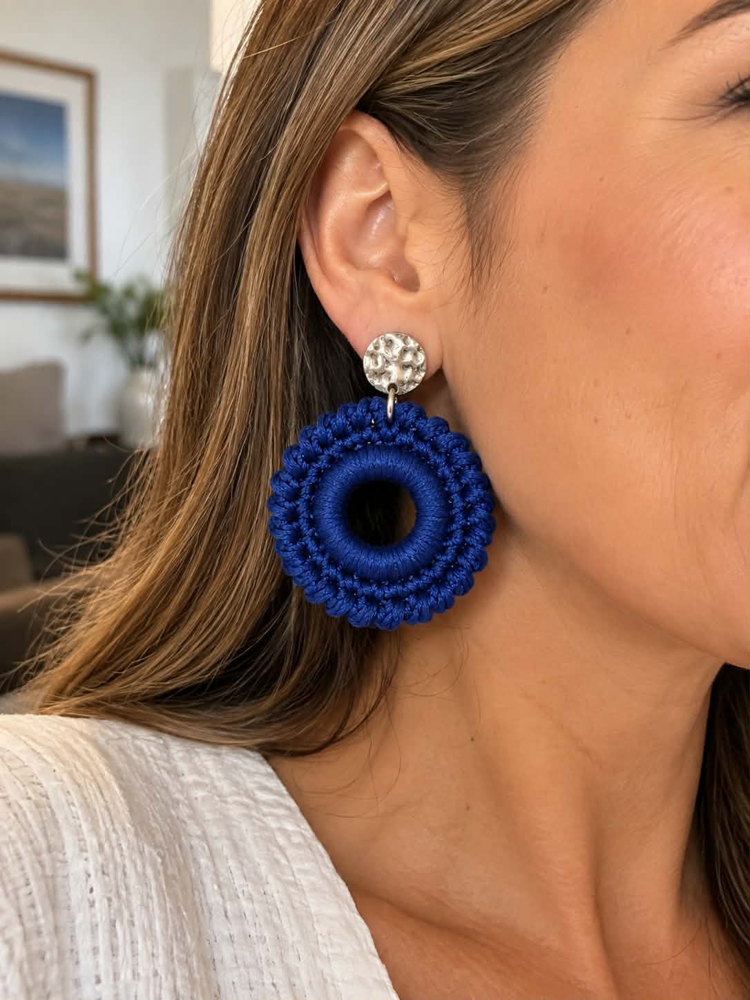 Boucles d’oreilles en crochet Muse – Bleu marine, fait main
