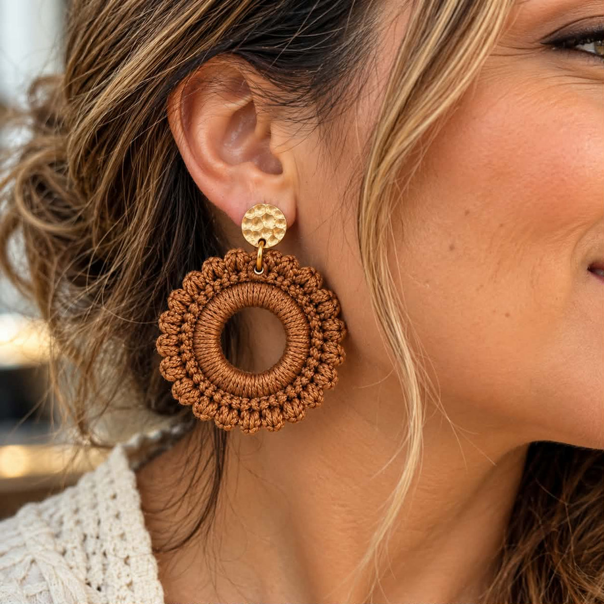 Boucles d’oreilles en crochet Muse – Camel, fait main