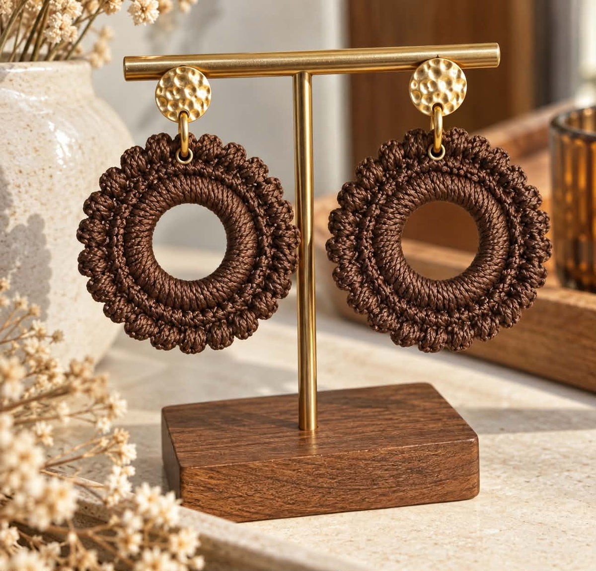 Boucles d’oreilles en crochet Muse – Marron, fait main