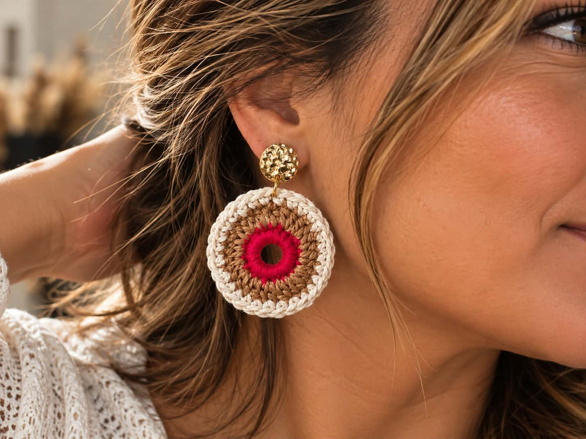 Boucles d’oreilles en crochet Nara – Rouge, camel & crème