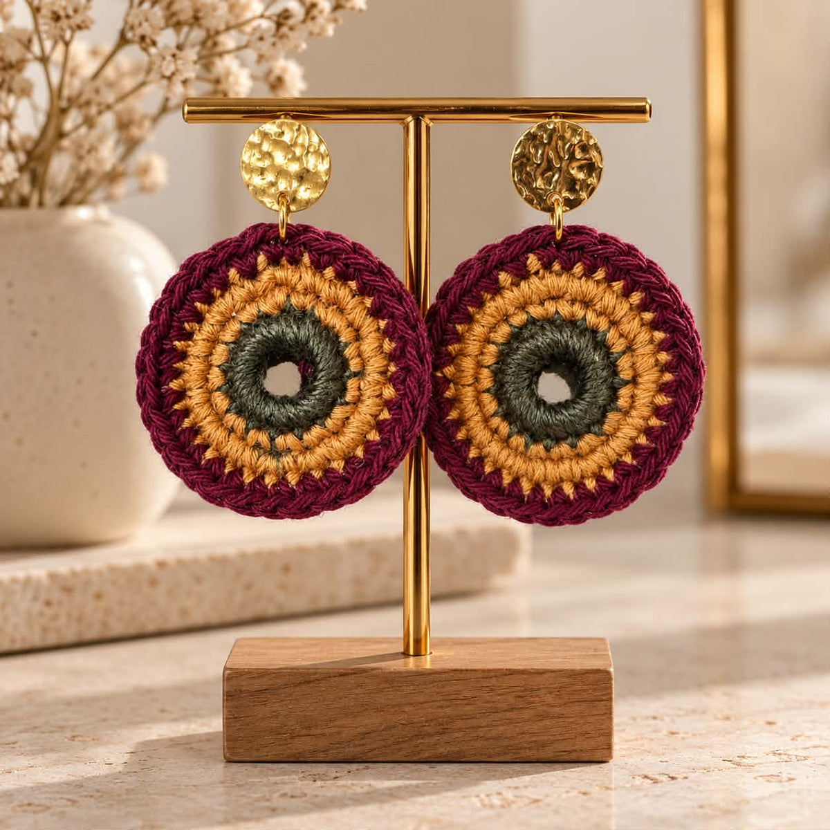Boucles d’oreilles en crochet Nara – Bordeaux, camel & kaki, fait main