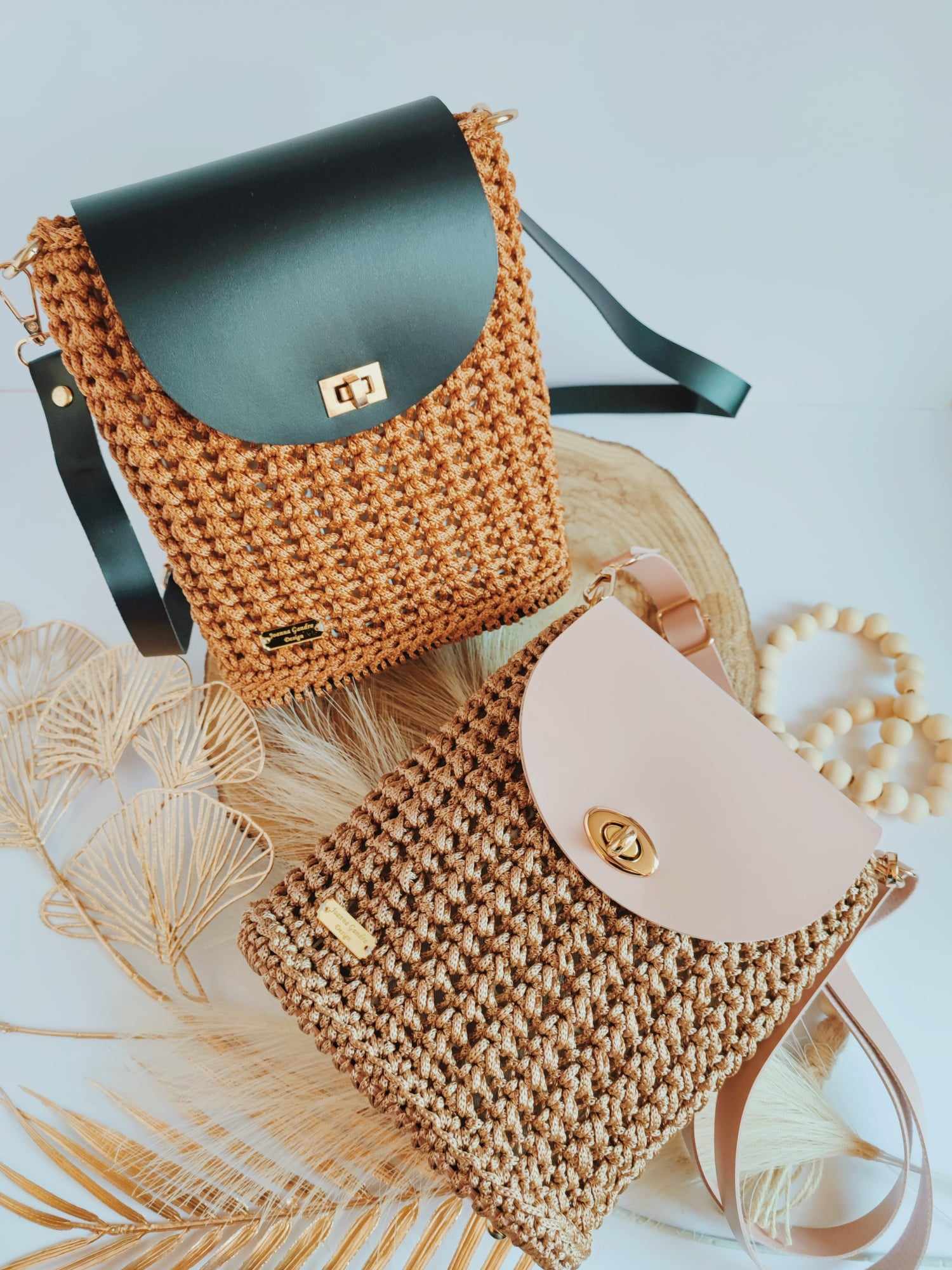 Sac Lina – Sac bandoulière en crochet camel et cuir vegan rose poudré – Fait main