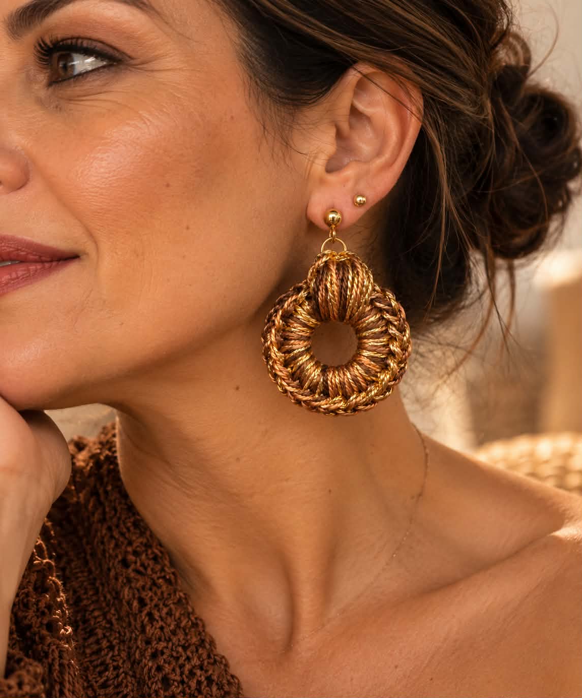Boucles d’oreilles en crochet Zohra – Marron, camel & doré, fait main