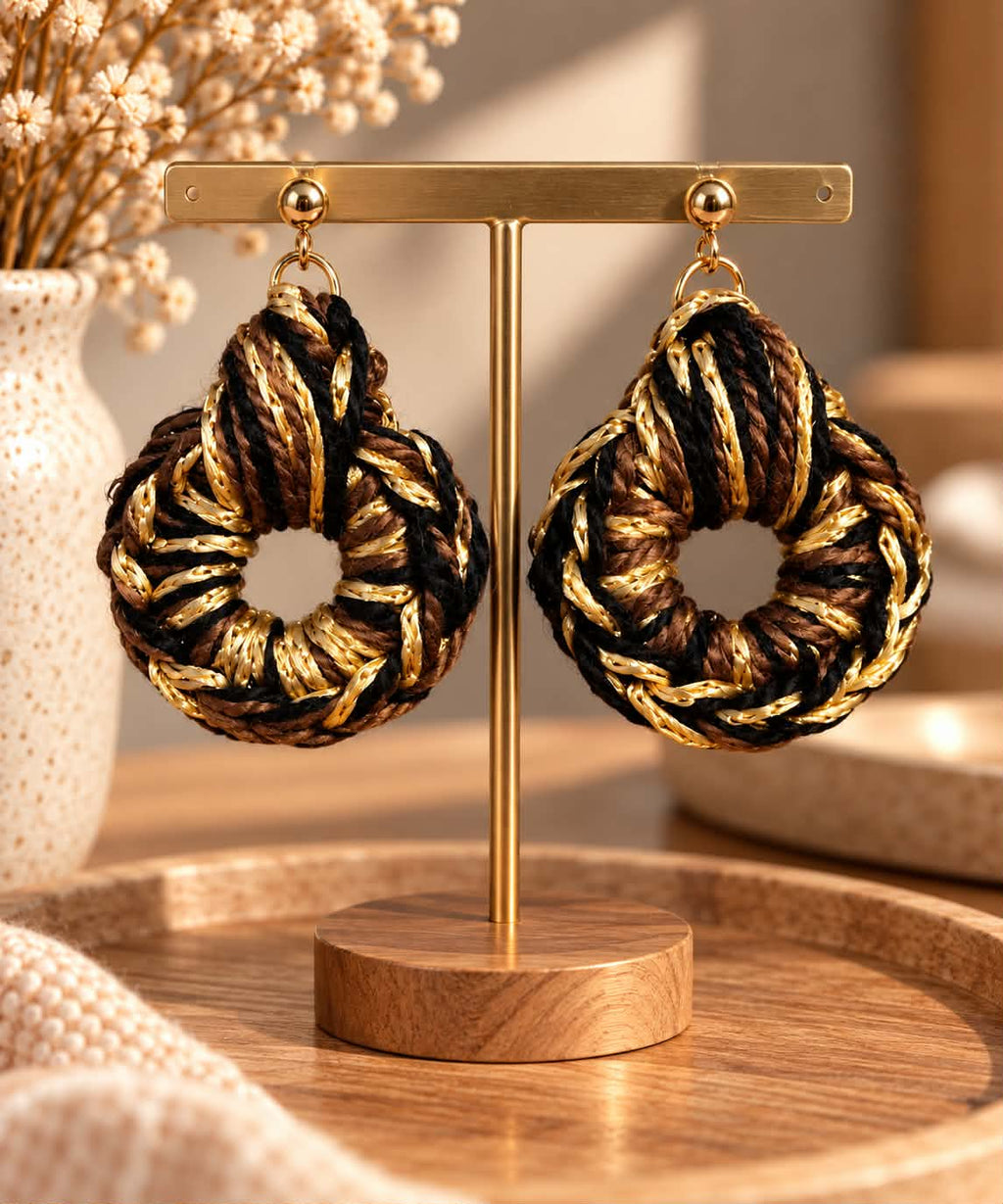 Boucles d’oreilles en crochet Zohra – Marron, noir & doré, fait main