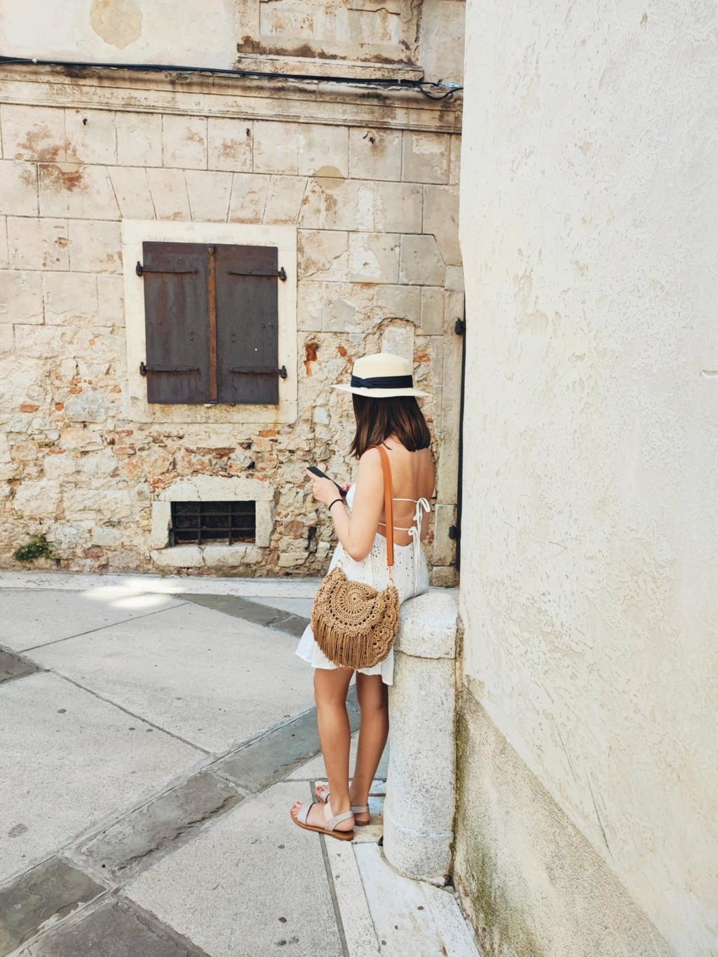 Sac Luma en crochet fait-main – style bohème avec franges, anse caramel et fermeture magnétique
