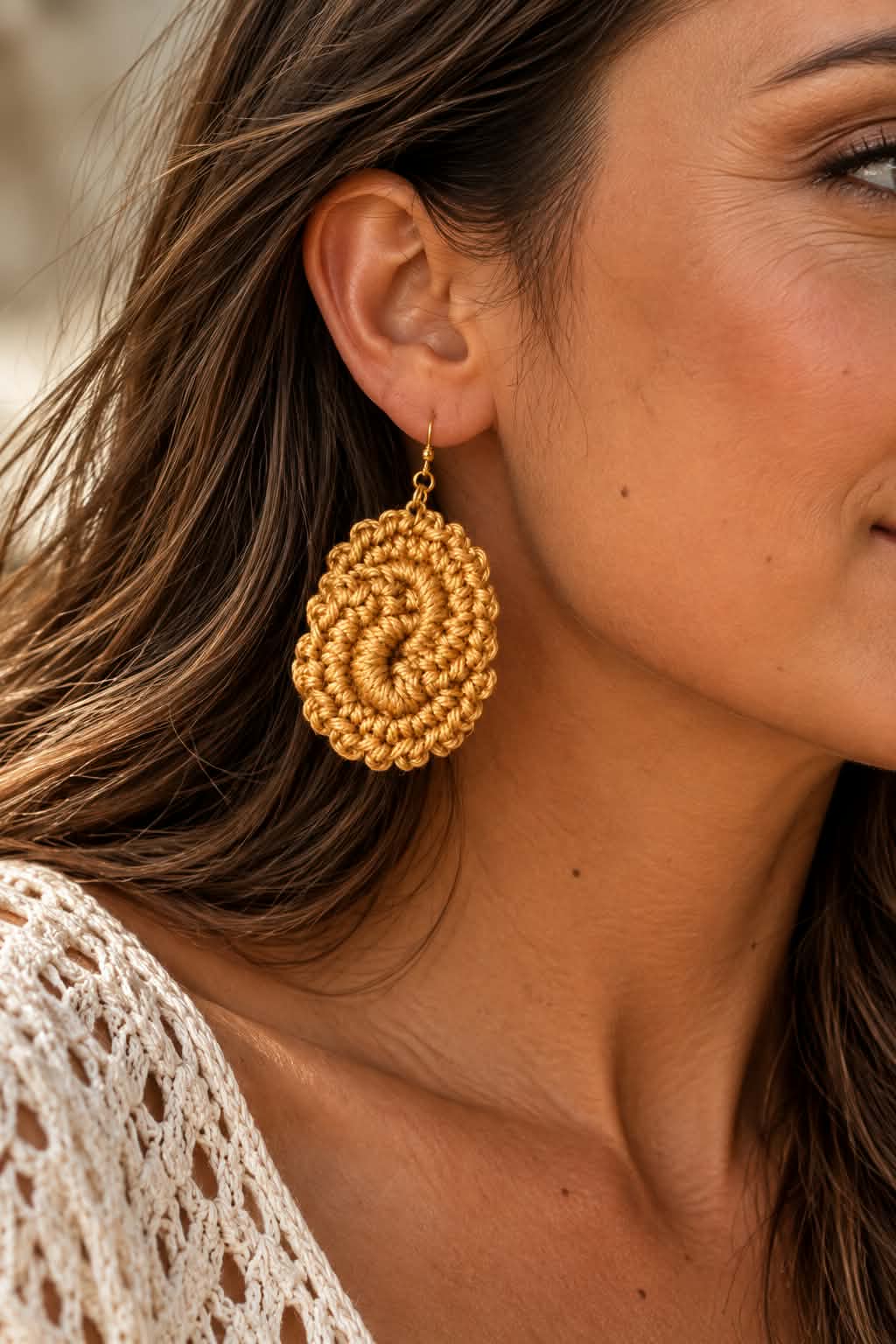 Boucles d’oreilles Infinie – Crochet moutarde, fait main